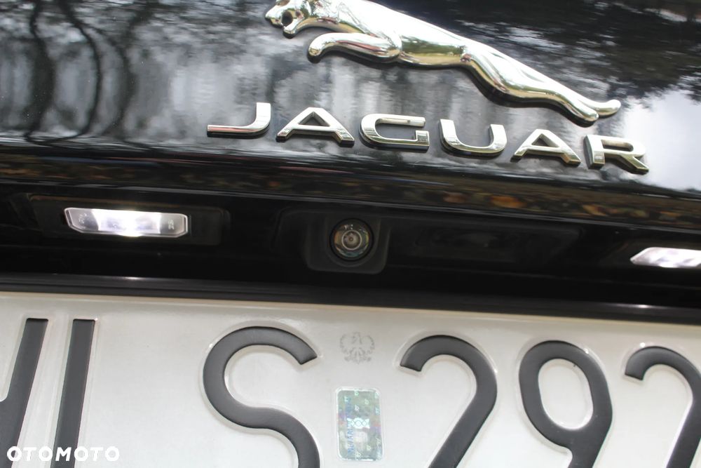 Jaguar XE 2.0 D Prestige - 13