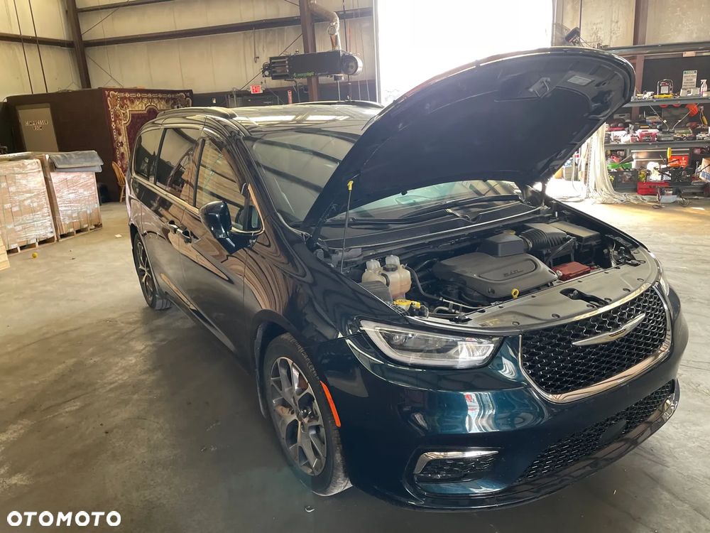 Chrysler Pacifica 2022 photo 3