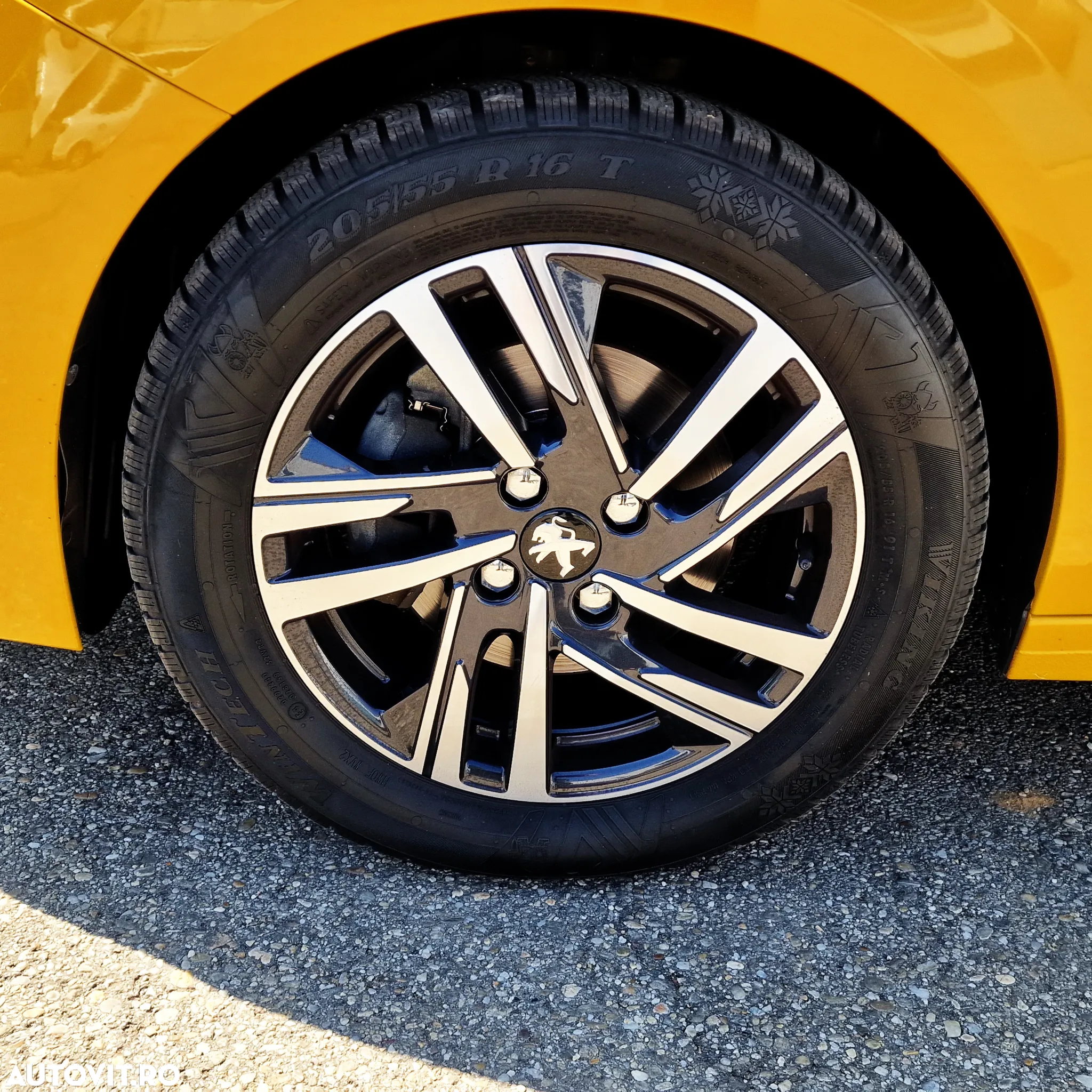 Peugeot 208 1.2 L PureTech STT Active - 4