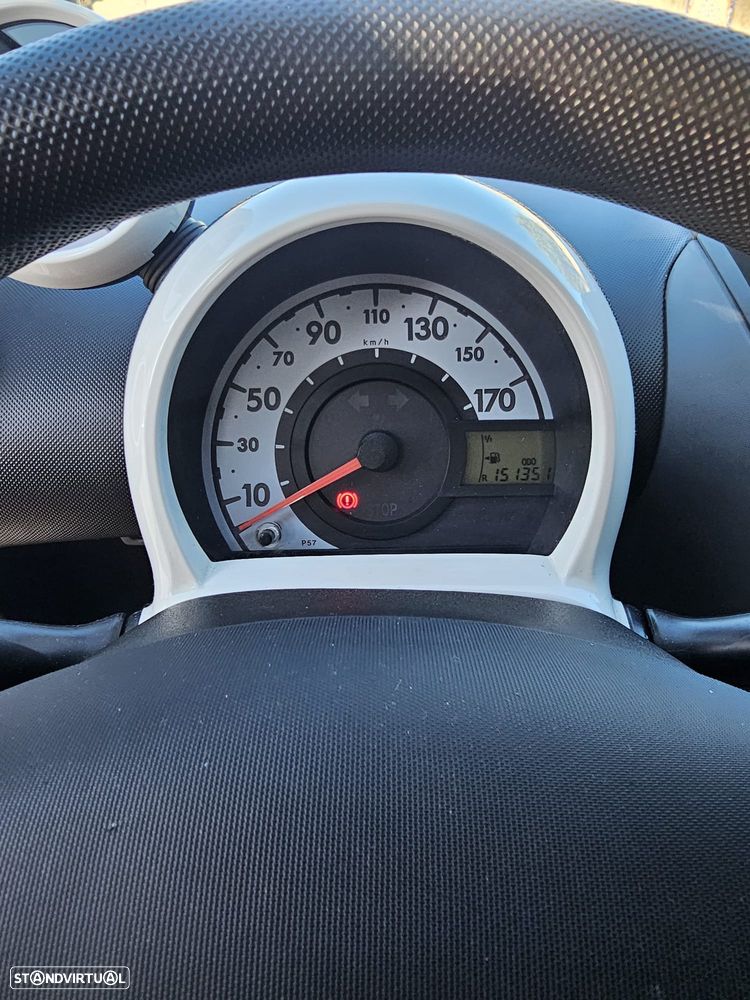 Peugeot 107 1.0 Urban - 10