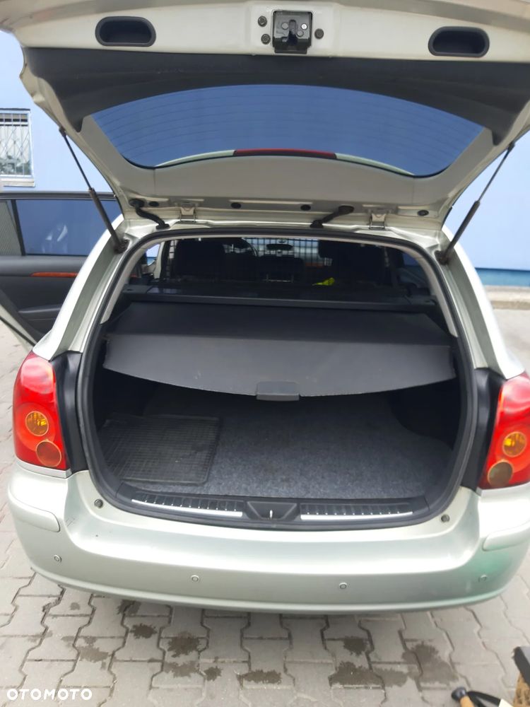 Toyota Avensis 1.8 VVT-i Sol - 18