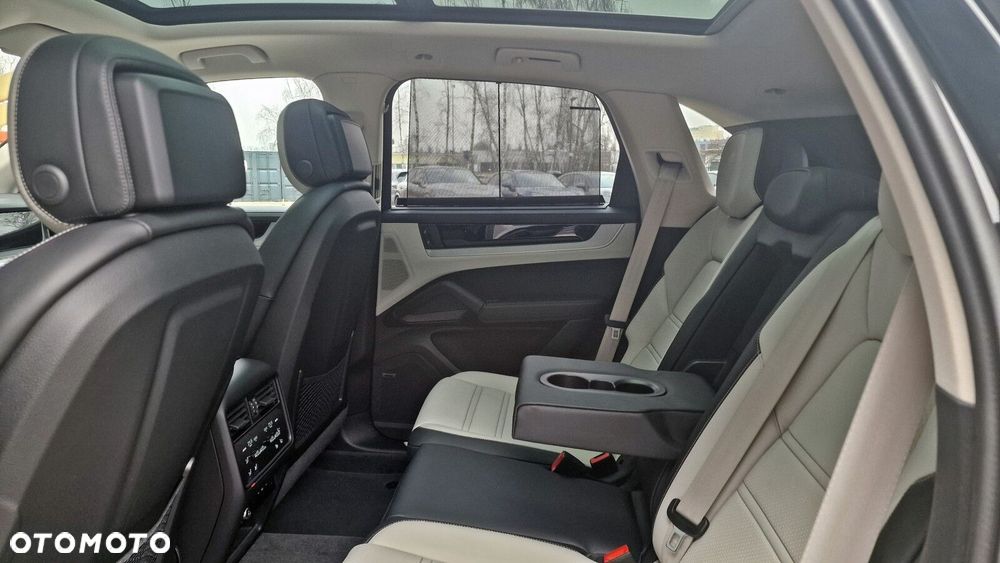 Porsche Cayenne - 10