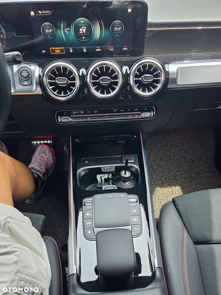 Mercedes-Benz GLB 250 4-Matic AMG Line 8G-DCT - 29