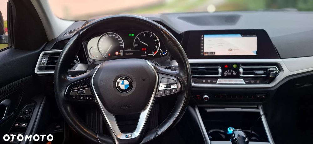 BMW Seria 3 318d Sport Line - 25