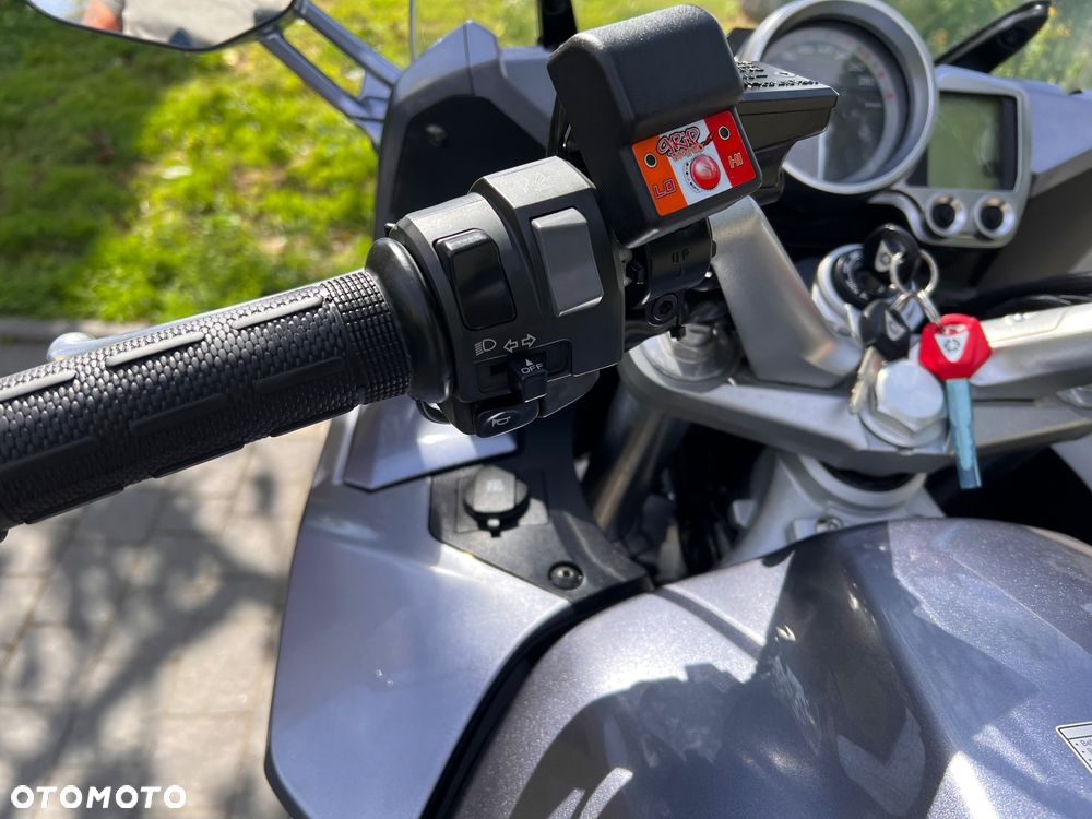 Yamaha FJR - 25