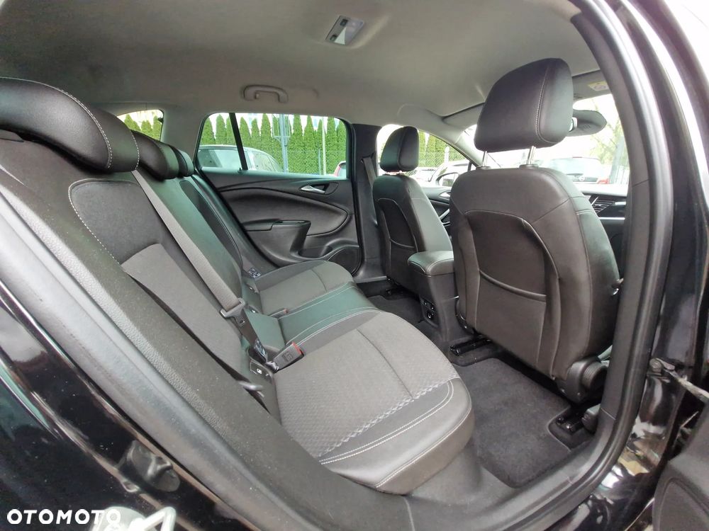 Opel Astra 1.4 Turbo Business - 19