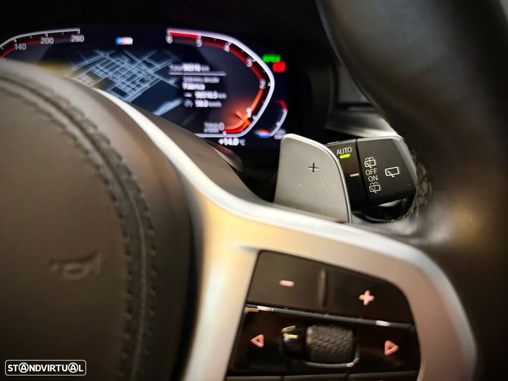 BMW 520 d Pack Desportivo M Auto - 29