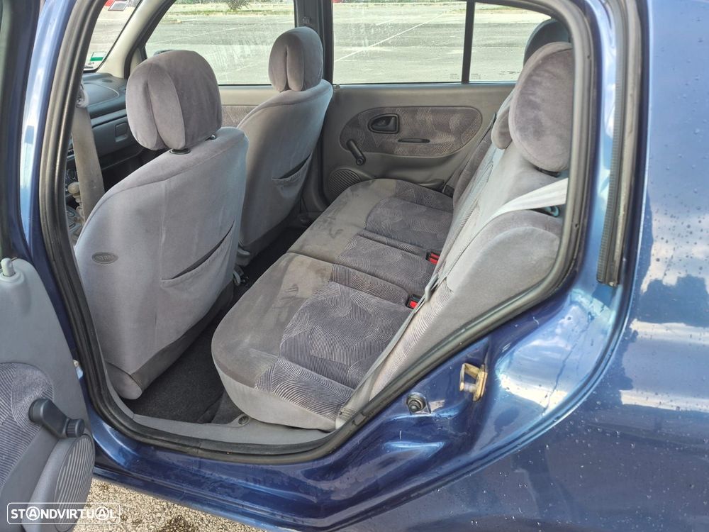 Renault Clio 1.2 RXE - 13