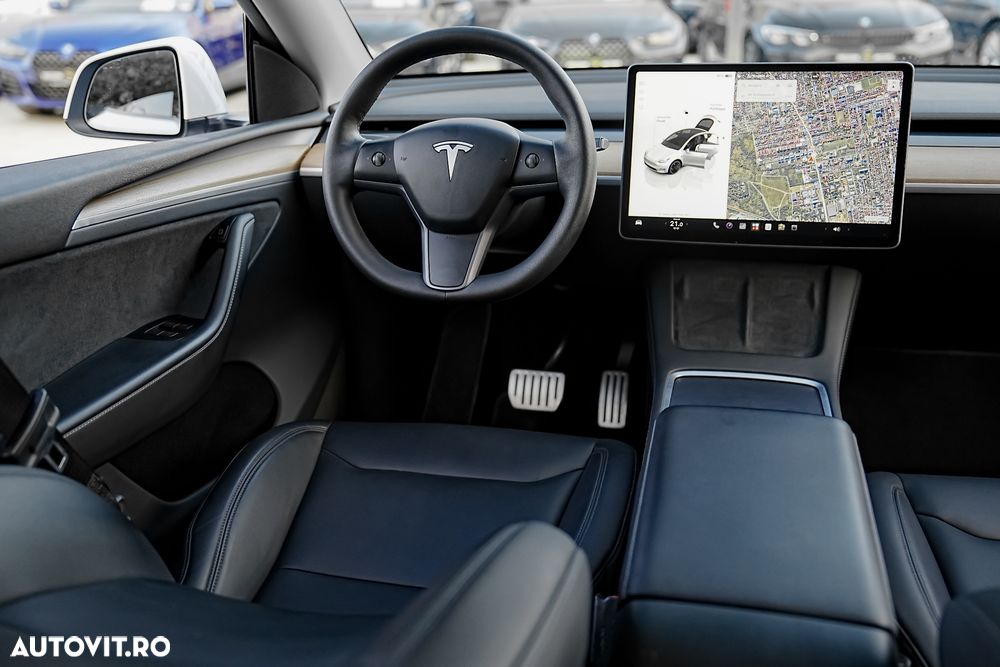 Tesla Model Y - 29