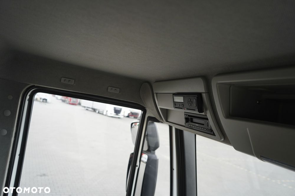 Iveco EUROCARGO / 180-250 / SKRZYNIOWY + HDS / HYVA HC - 153 / ROTATOR / PILOT - 32