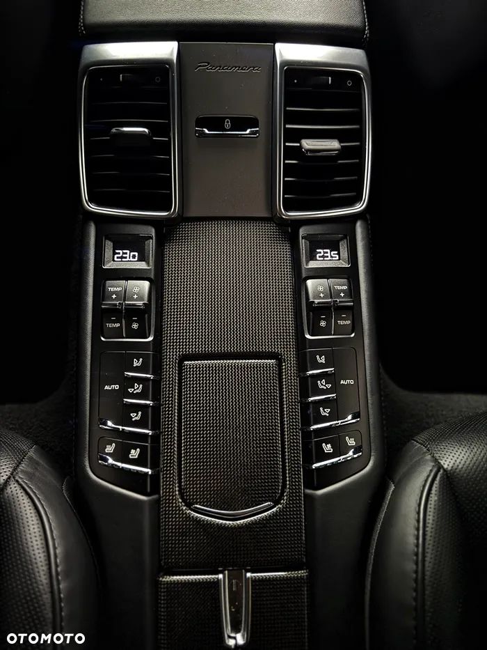 Porsche Panamera GTS PDK - 27