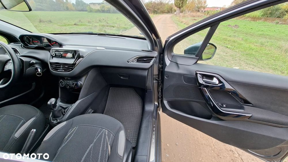 Peugeot 208 - 22