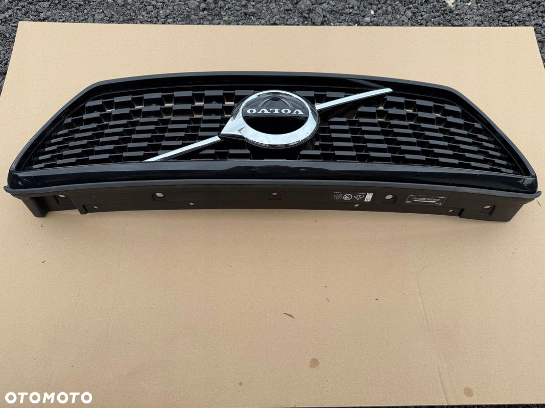 GRILL ATRAPA Volvo XC40 R DESIGN IDEALNA ORYGINAŁ - 3