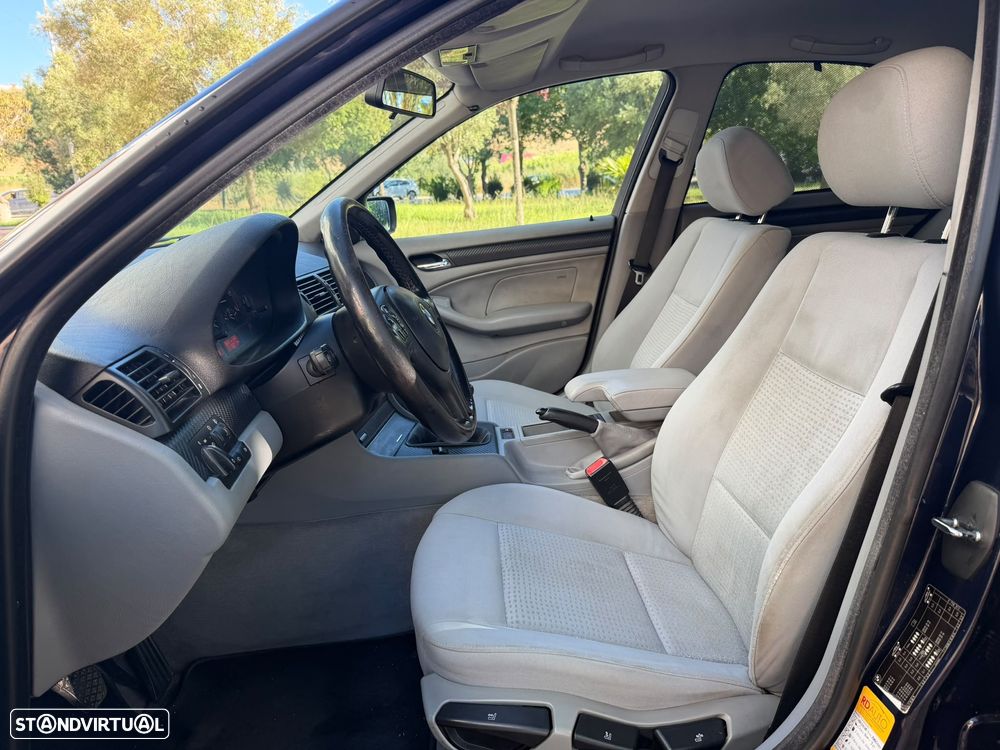 BMW 320 d Navigator - 11