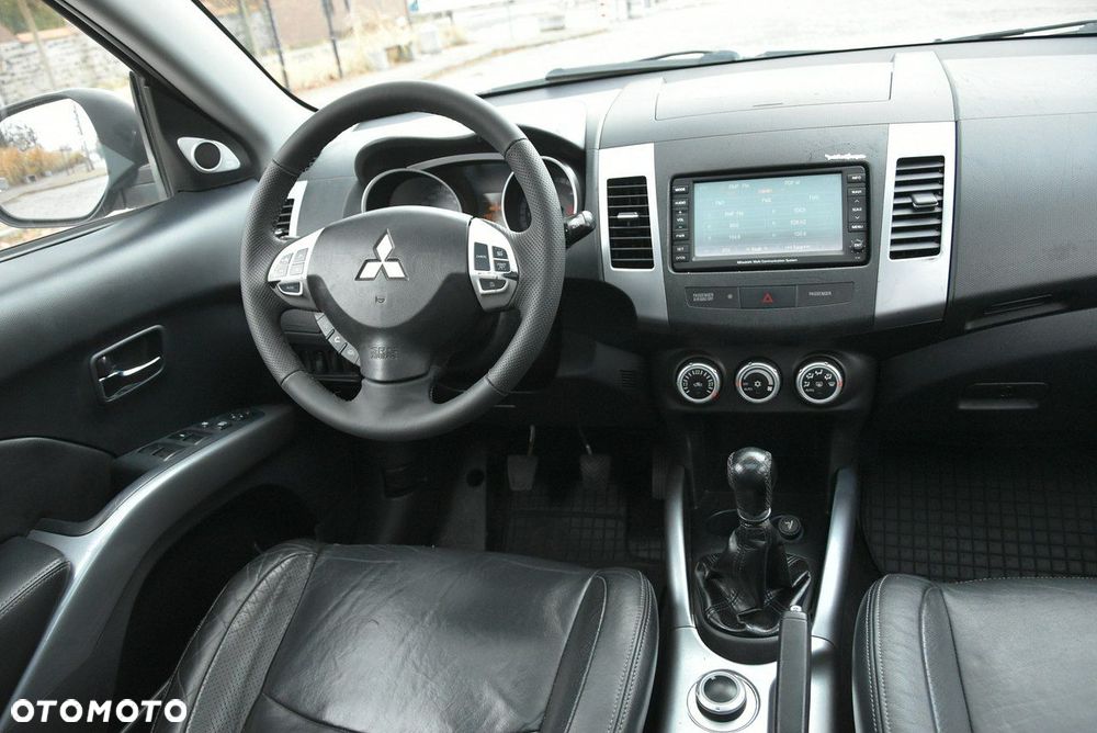 Mitsubishi Outlander - 8