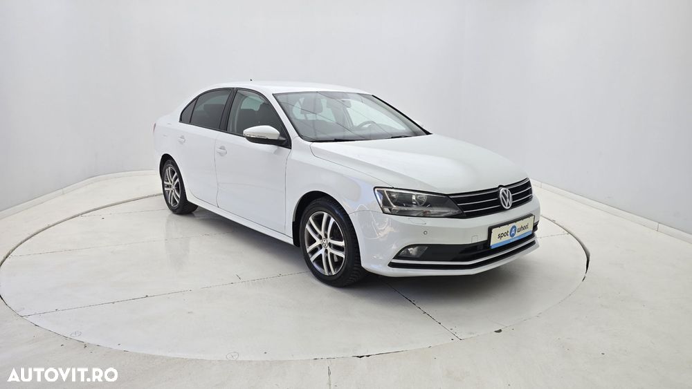 Volkswagen Jetta 2.0 TDI Highline - 5