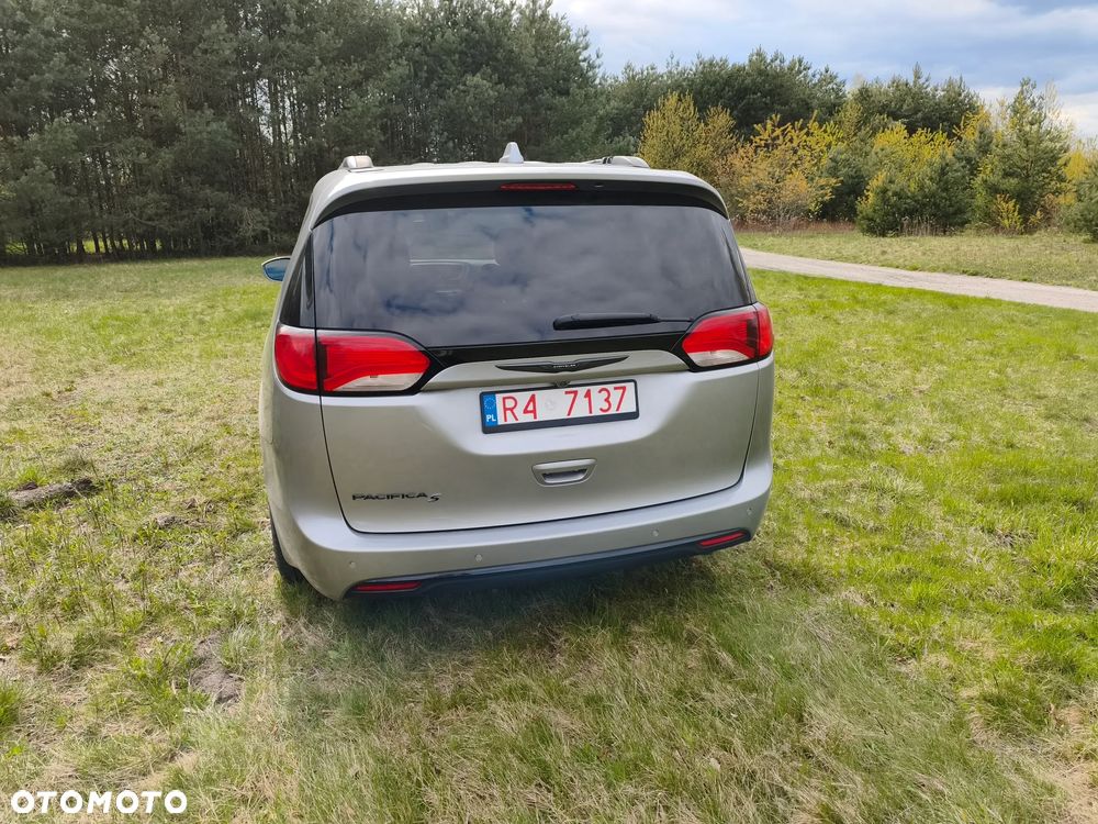 Chrysler Pacifica - 12
