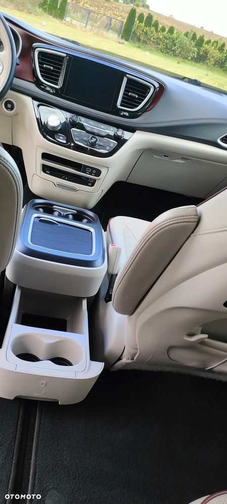 Chrysler Pacifica - 7