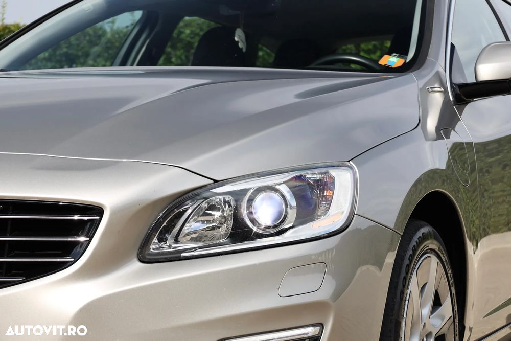 Volvo V60 D6 Plug-In-Hybrid AWD Geartronic Momentum - 35