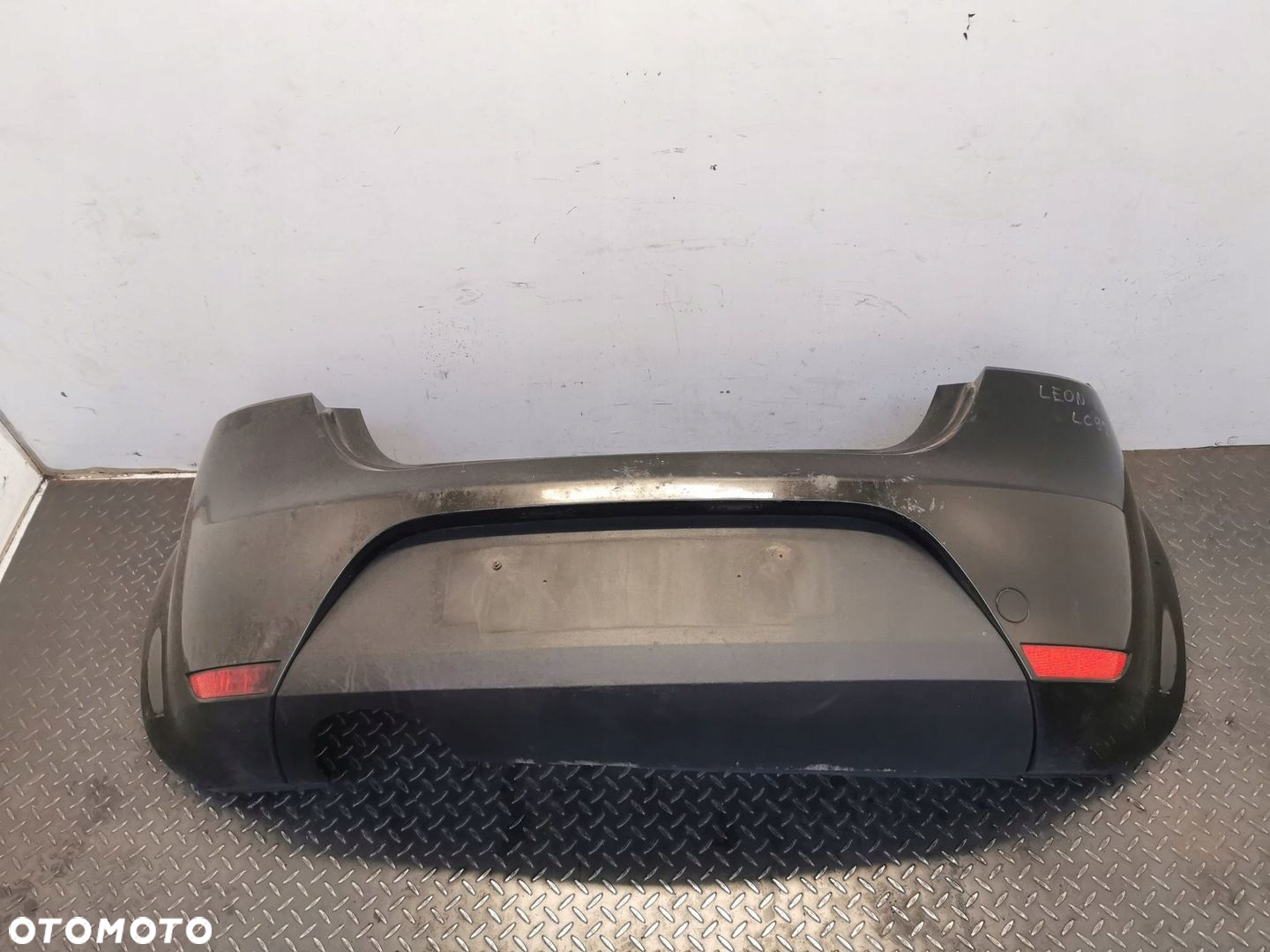 SEAT LEON FL 2008- ZDERZAK TYŁ KOD LAKIERU Lc9z - 2