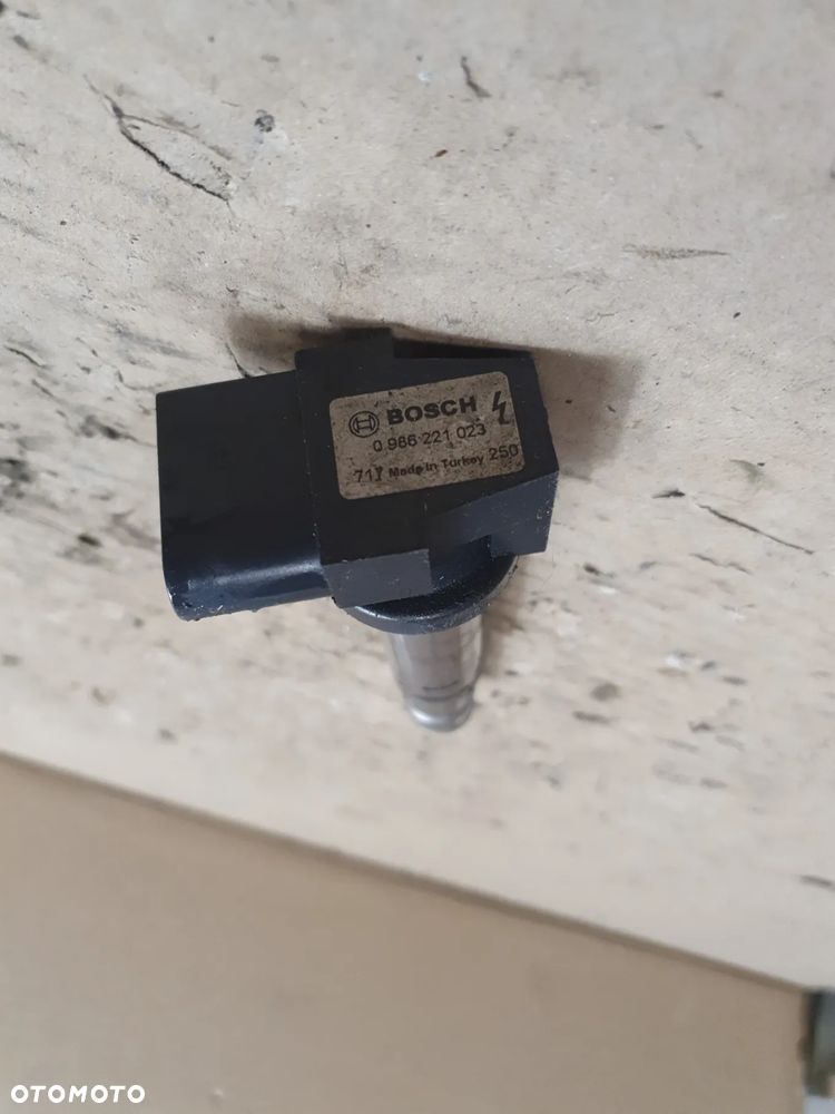 Cewka zapłonowa BOSCH 0 986 221 023 - 4