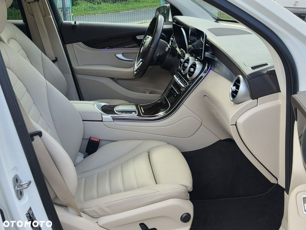 Mercedes-Benz GLC - 27