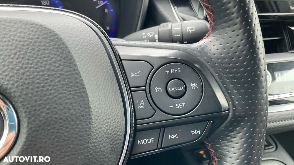 Toyota Corolla 2.0 HSD Exclusive Plus GR Sport Bi-Tone - 26