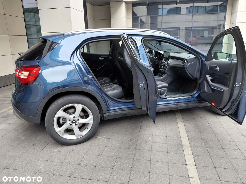 Mercedes-Benz GLA 200 7G-DCT Urban - 11