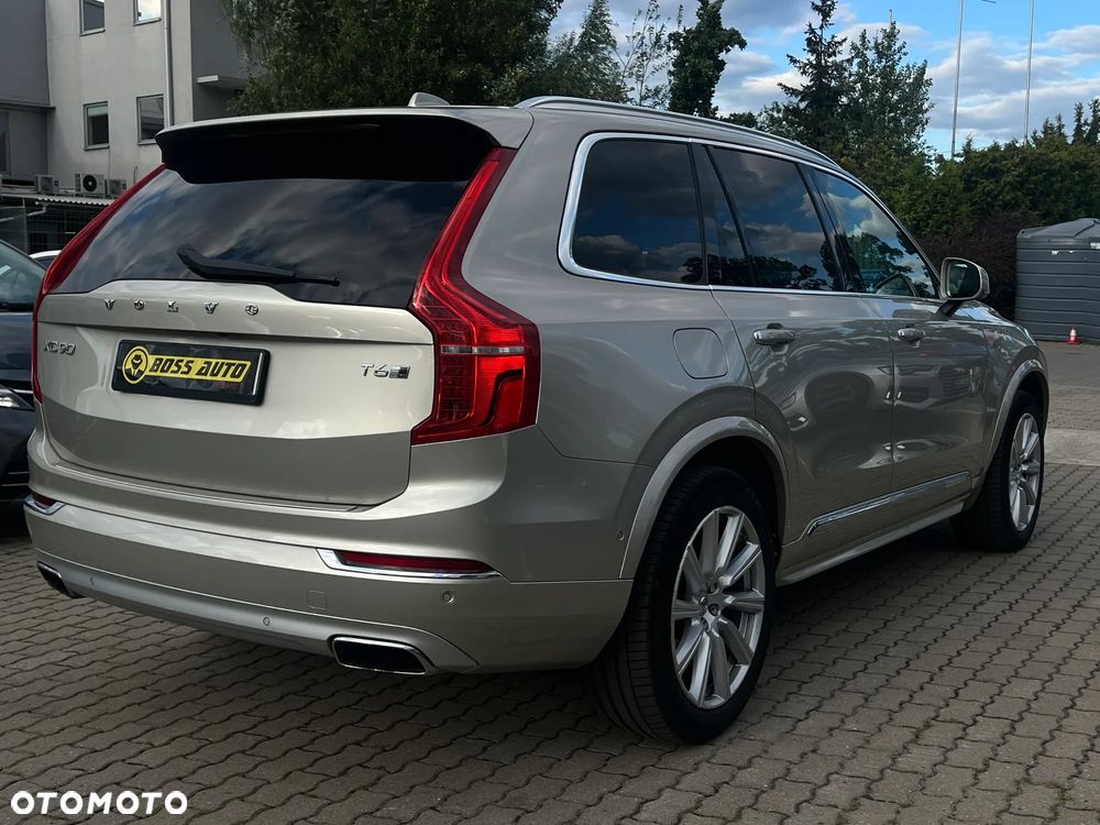 Volvo XC 90 - 9