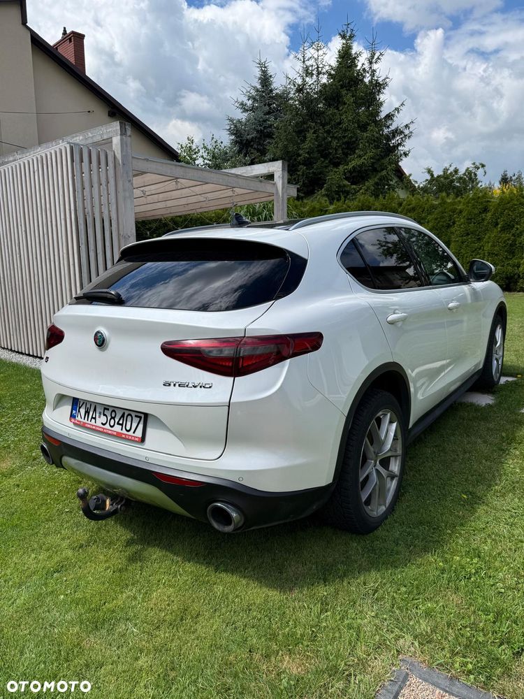 Alfa Romeo Stelvio 2.0 Turbo 16V AT8-Q4 Lusso Ti - 9