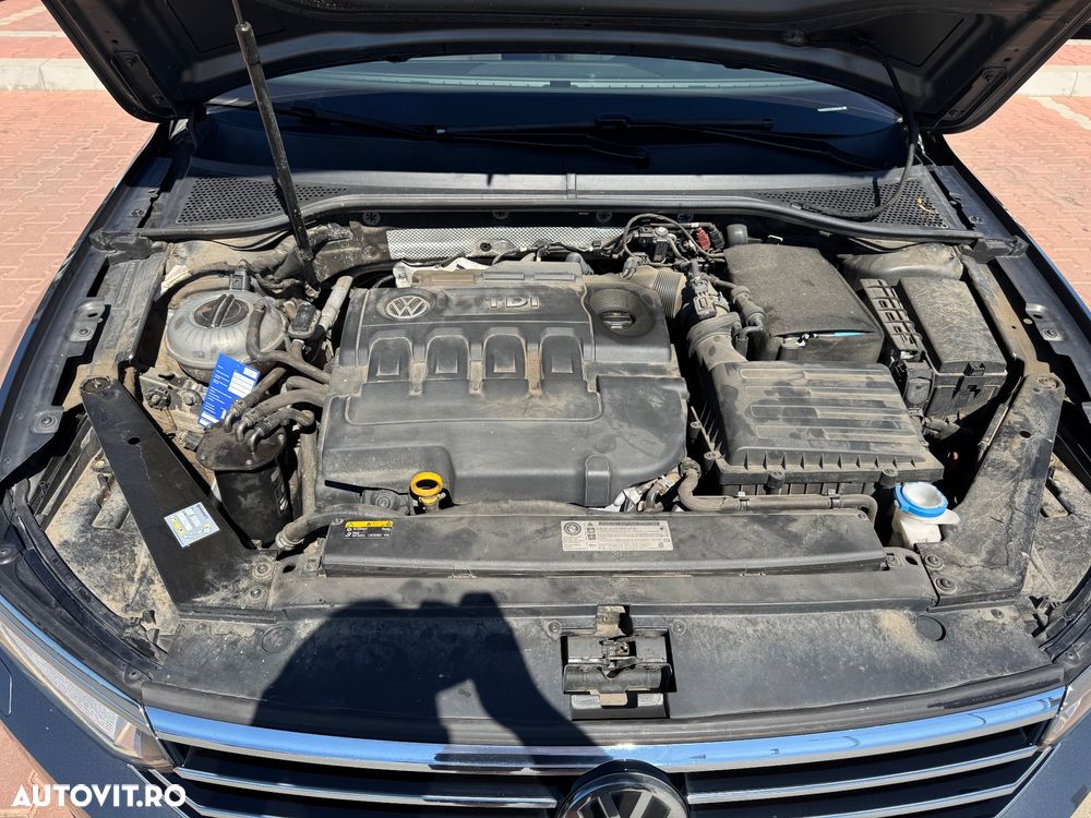 Volkswagen Passat 1.6 TDI SCR DSG Comfortline - 12