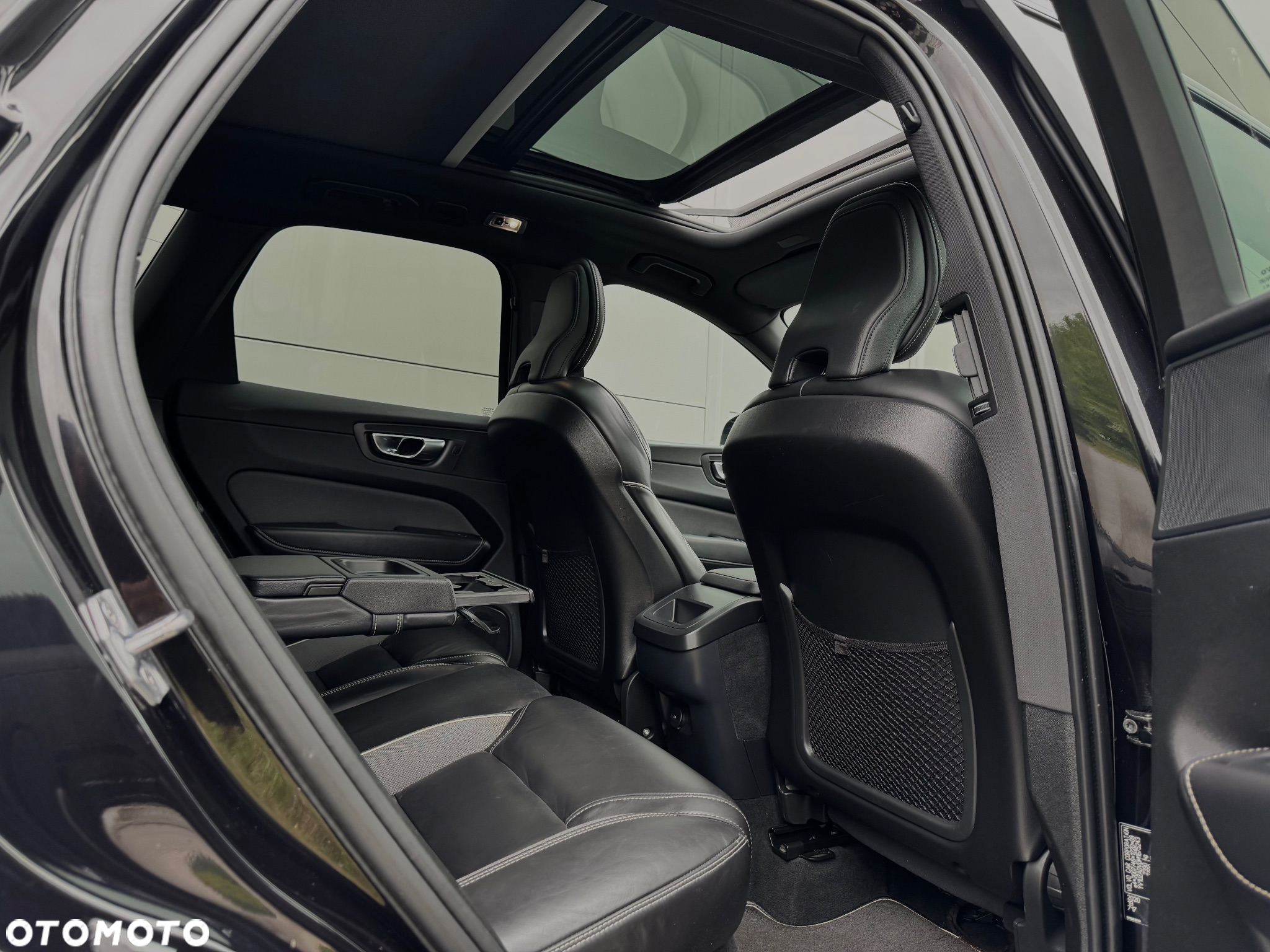 Volvo XC 60 D4 R-Design - 29