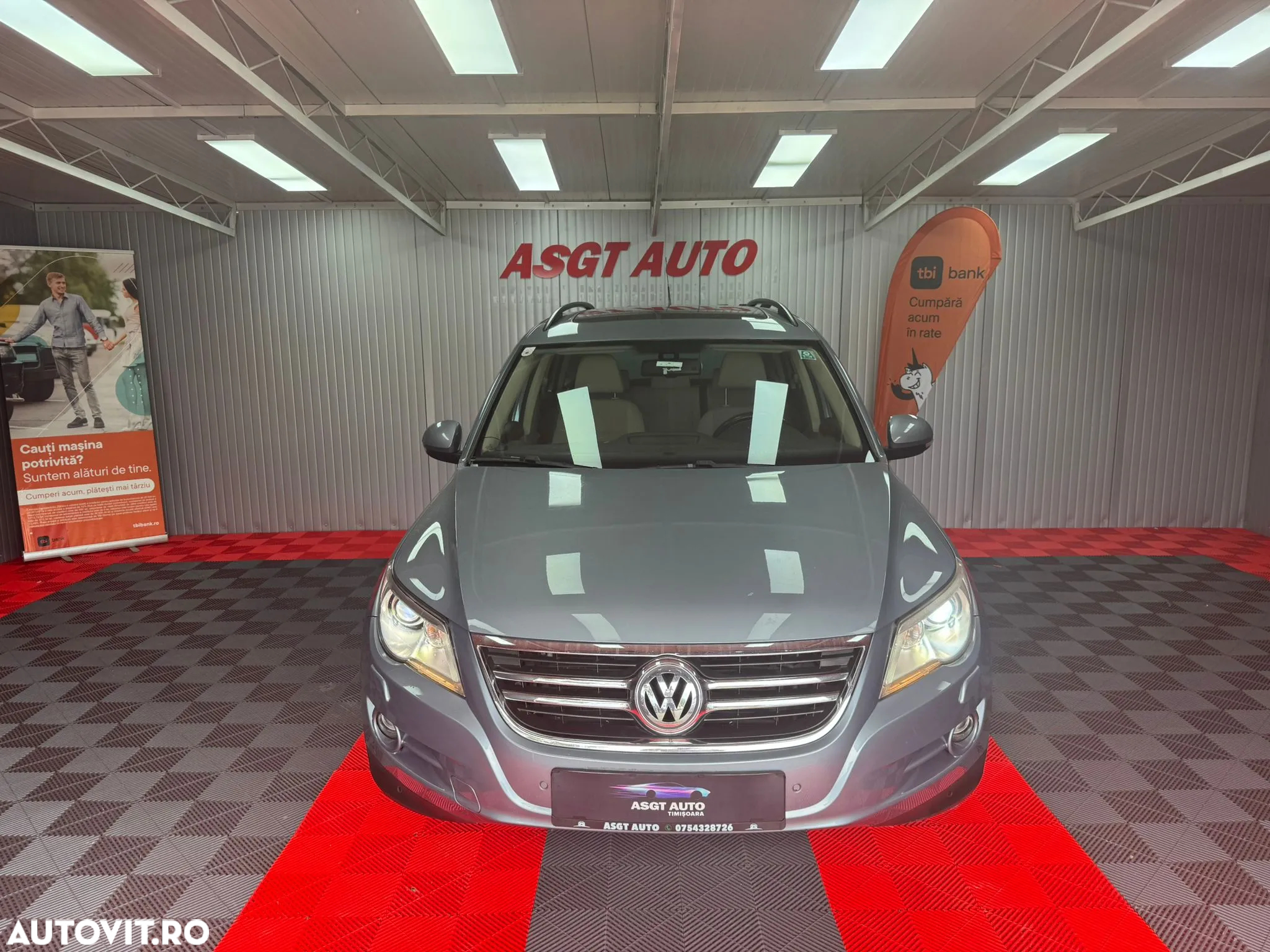 Volkswagen Tiguan - 2
