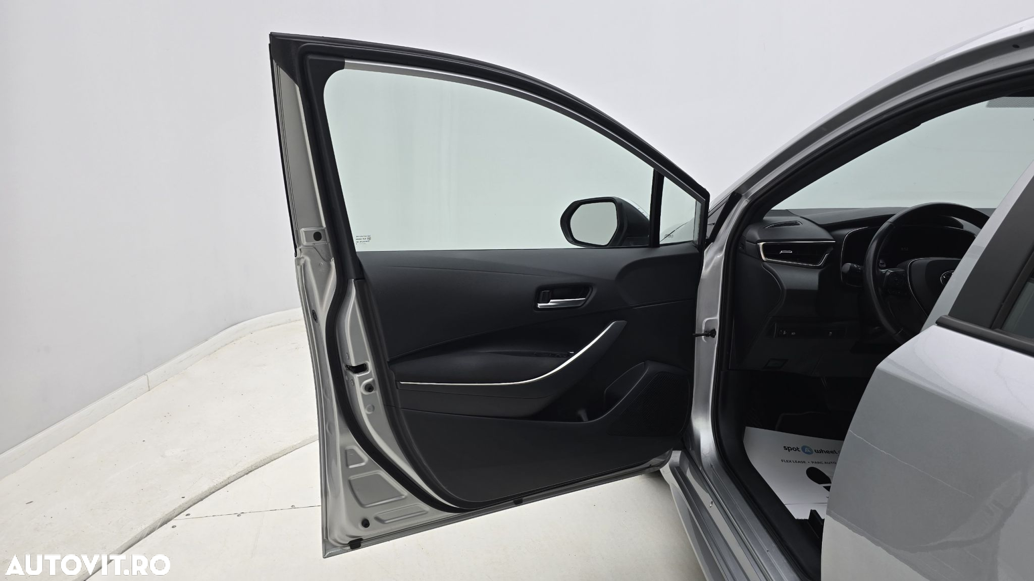 Toyota Corolla 1.8 HSD Dynamic - 10