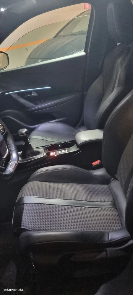 Peugeot 2008 1.2 PureTech GT Line - 11