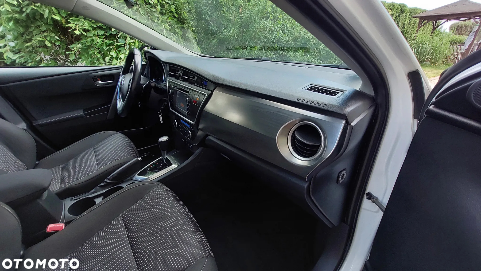 Toyota Auris 1.6 Premium MS - 16