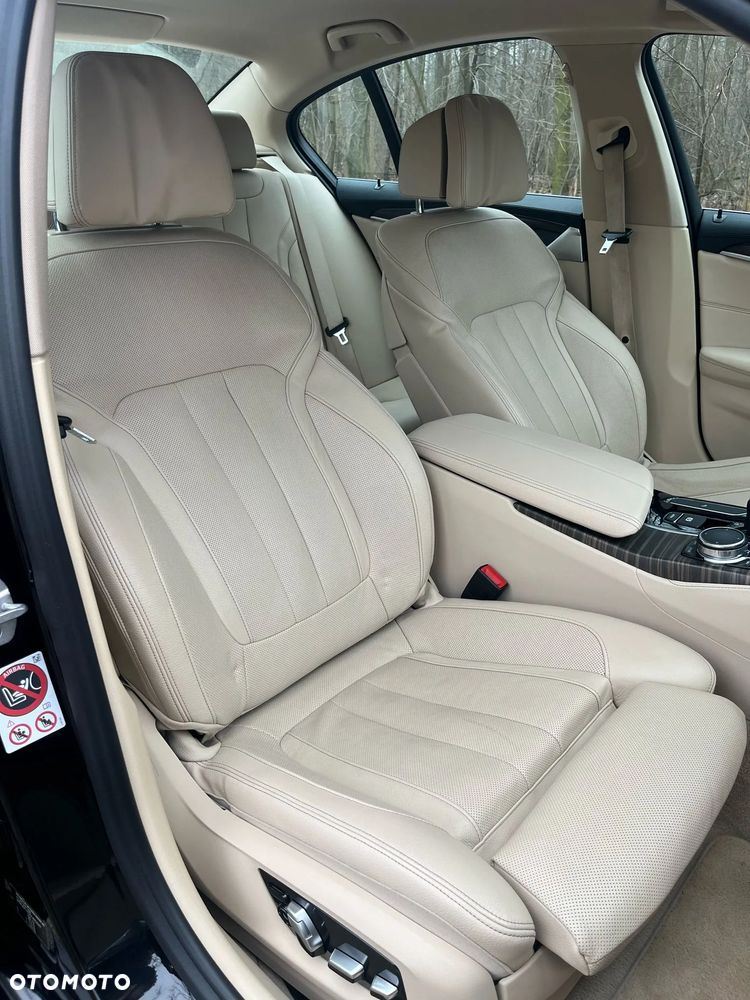 BMW Seria 5 530d Luxury Line - 36