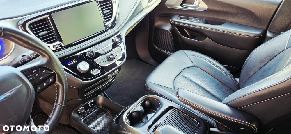 Chrysler Pacifica - 39