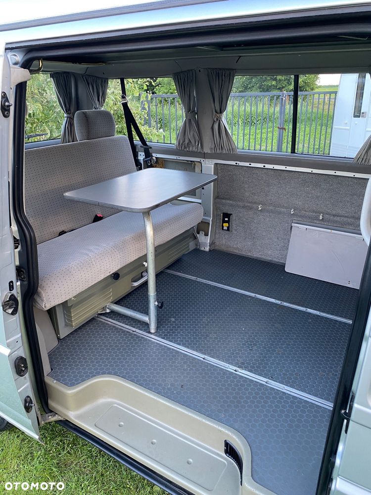 Volkswagen Caravelle - 14