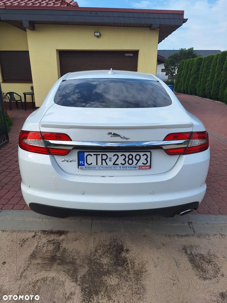 Jaguar XF 2.2 D Premium Luxury - 4
