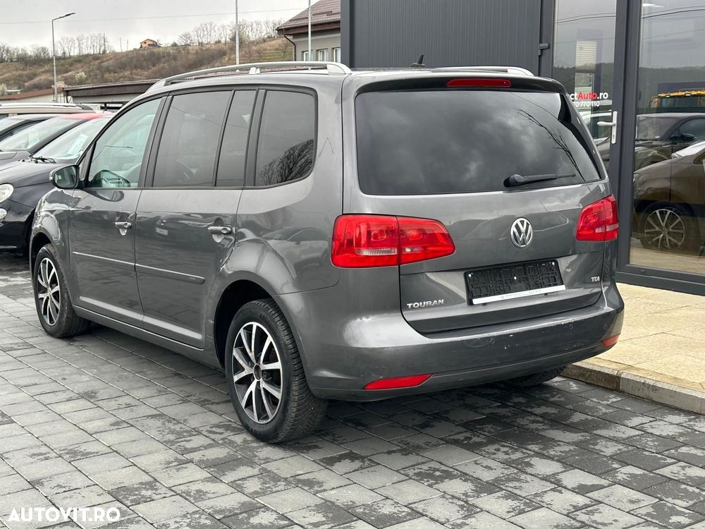 Volkswagen Touran - 4