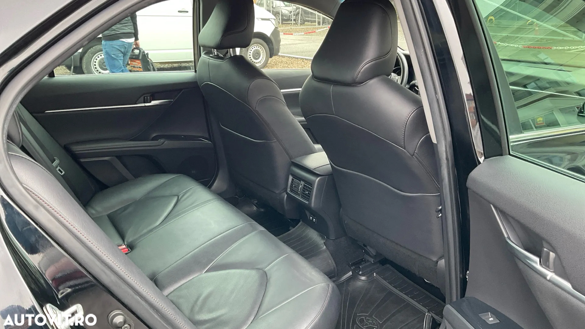 Toyota Camry 2.5 Hybrid Business - 20