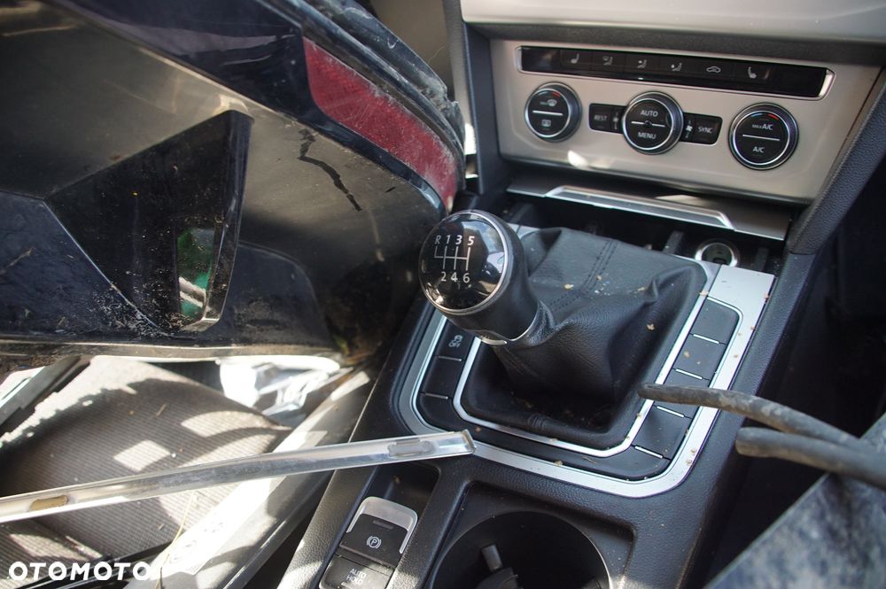 Auto na części - Volkswagen Passat B8 1.8 TSI 180 KM CJSC QTQ LC9X 2016R Silnik Skrzynia Drzwi Lusterko Szyba Lampa Deska Kokpit Sterownik Moduł Licznik Wyświetlacz Kierownica Panel - 16