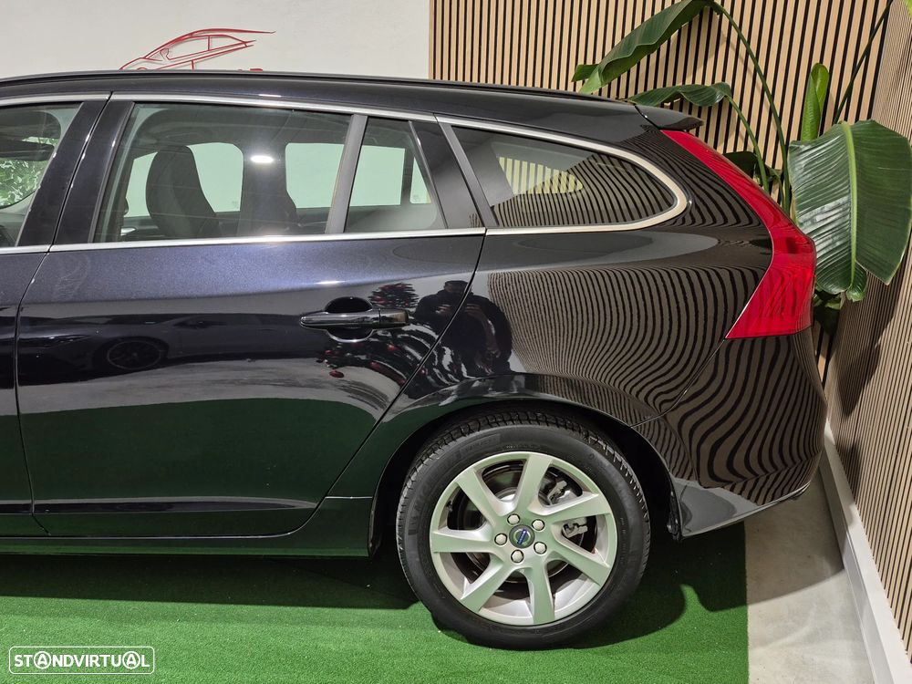 Volvo V60 1.6 D2 Momentum Eco Powershift - 3
