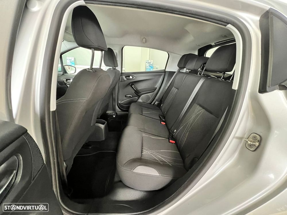 Peugeot 208 1.2 VTi SE Style - 5