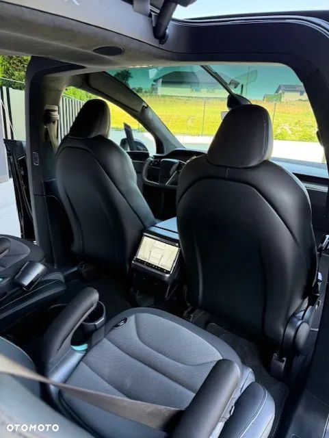 Tesla Model X - 12