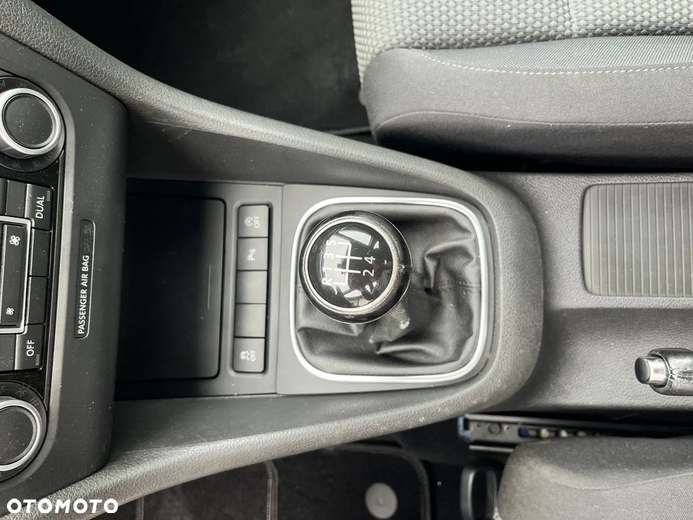 Volkswagen Golf 1.6 TDI DPF BlueMotion Technology Trendline - 28