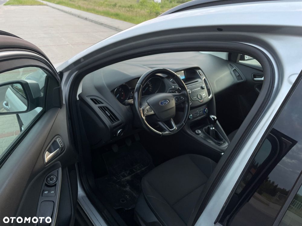 Ford Focus SW - 8