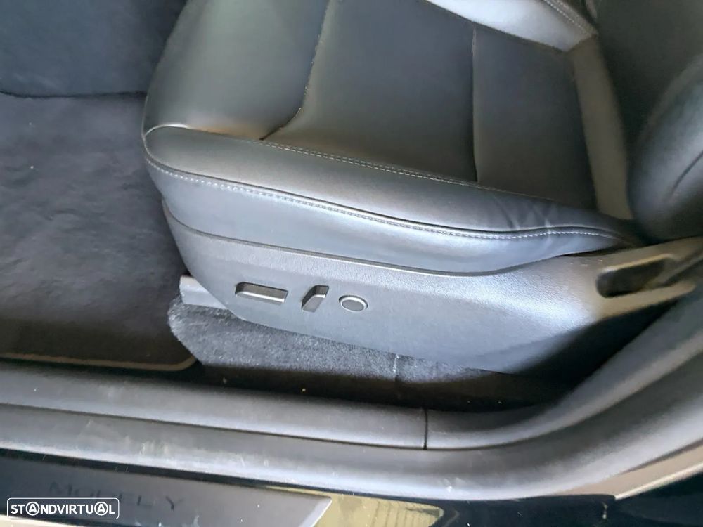 Tesla Model Y Long Range Dual Motor AWD - 9
