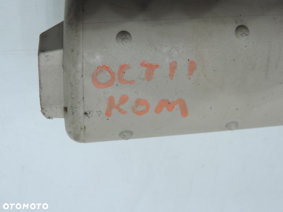 ROLETA BAGAŻNIKA SKODA OCTAVIA II KOMBI - 4